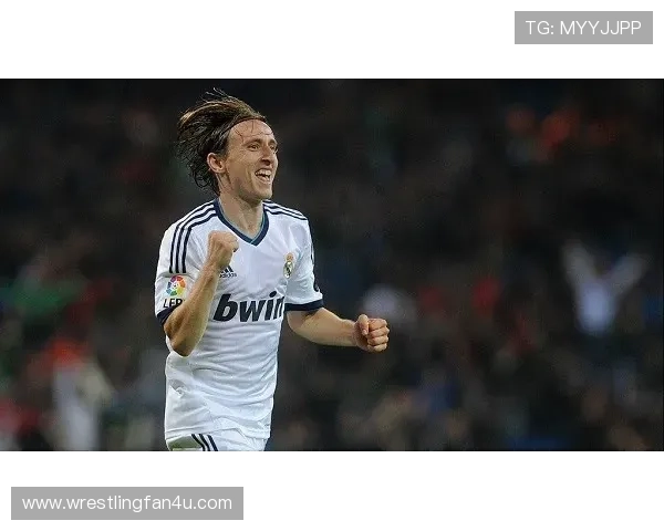 莫德里奇:从英超中场核心到皇马传奇的生涯跃迁分析 莫德里奇:从英超中场核心到皇马传奇的生涯跃迁分析