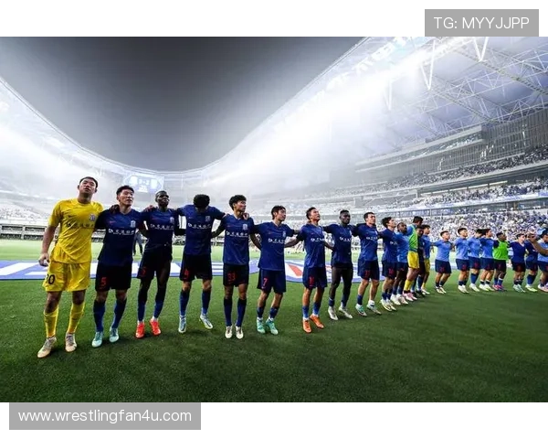 上海申花中场结构偏防守，球队当前阶段掌控比赛节奏能力受到制约